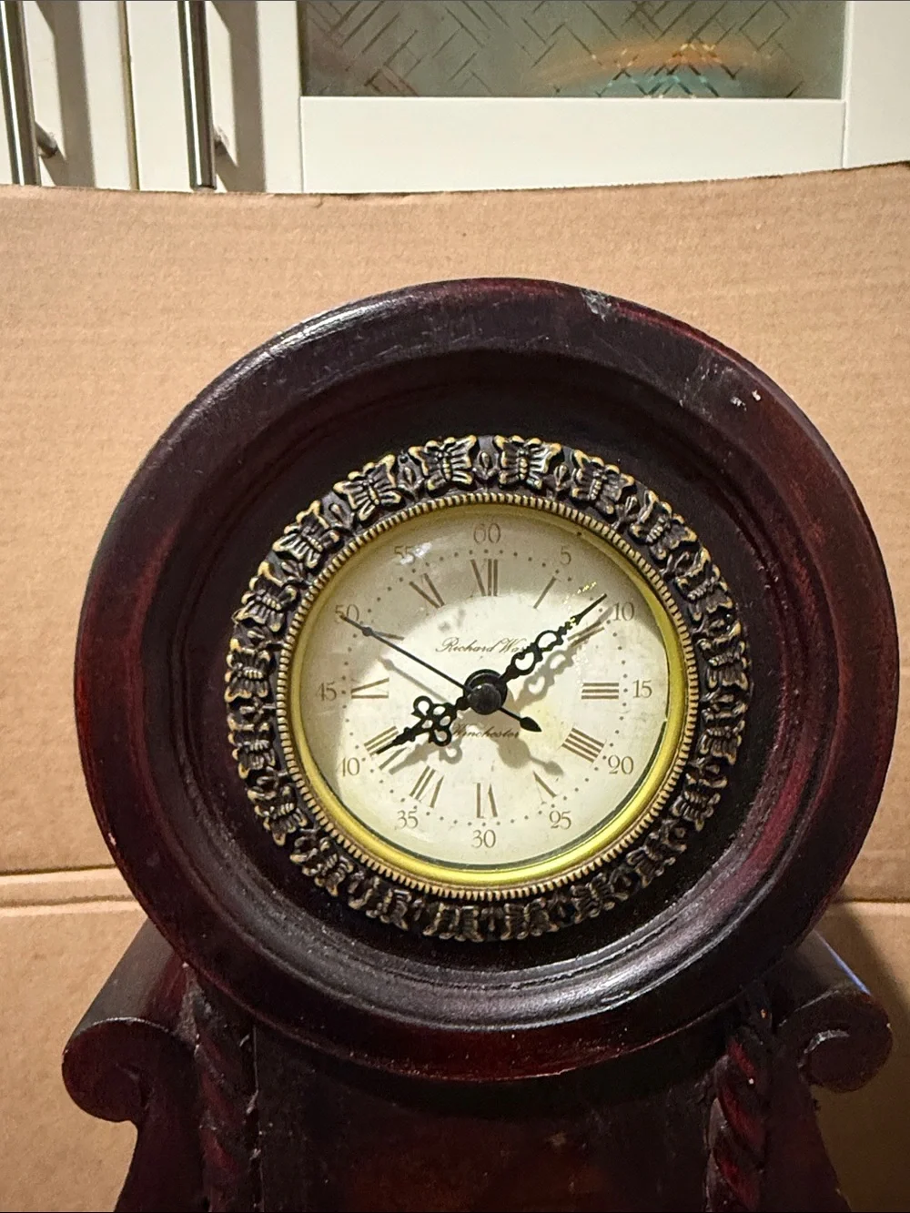 Antique-Style Red Wooden Mantel Clock - Decorative Home Wall Decor